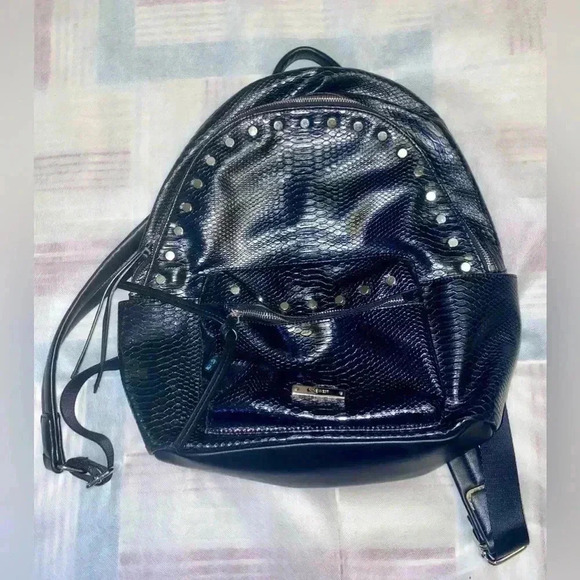 🌸 Nine West 🌸 backpack 🎒  faux leather 🌸 - Picture 1 of 5